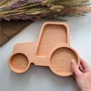 Někdy není potřeba říkat moc..... Stačí dřevo s krásnou kresbou a ruce, které tvoří. Traktor pro malého řidiče. Kočka pro...