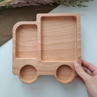 Tvůj prcek jídlu moc nedá? Zkus to trochu jinak… Proměň každé jídlo v hru s dřevěnými talíři od Dřevokaze ve tvaru...